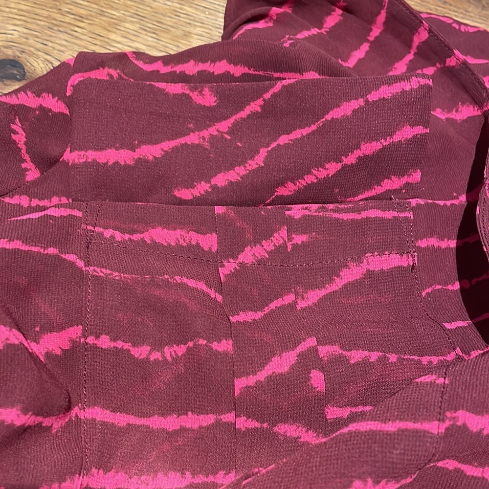 (2/$10) Medium Twik exclusive simons crop blouse - Picture 6 of 9